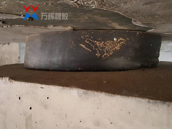 上梁板灰渣未处理