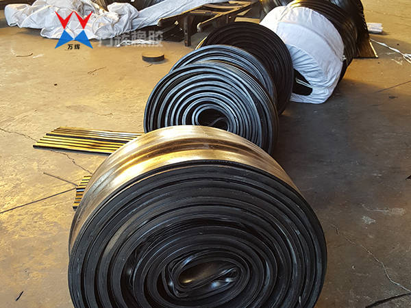 后浇带外贴式止水带