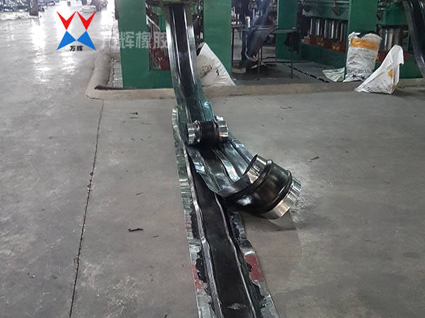 生产中钢边止水带