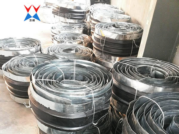 钢边橡胶止水带